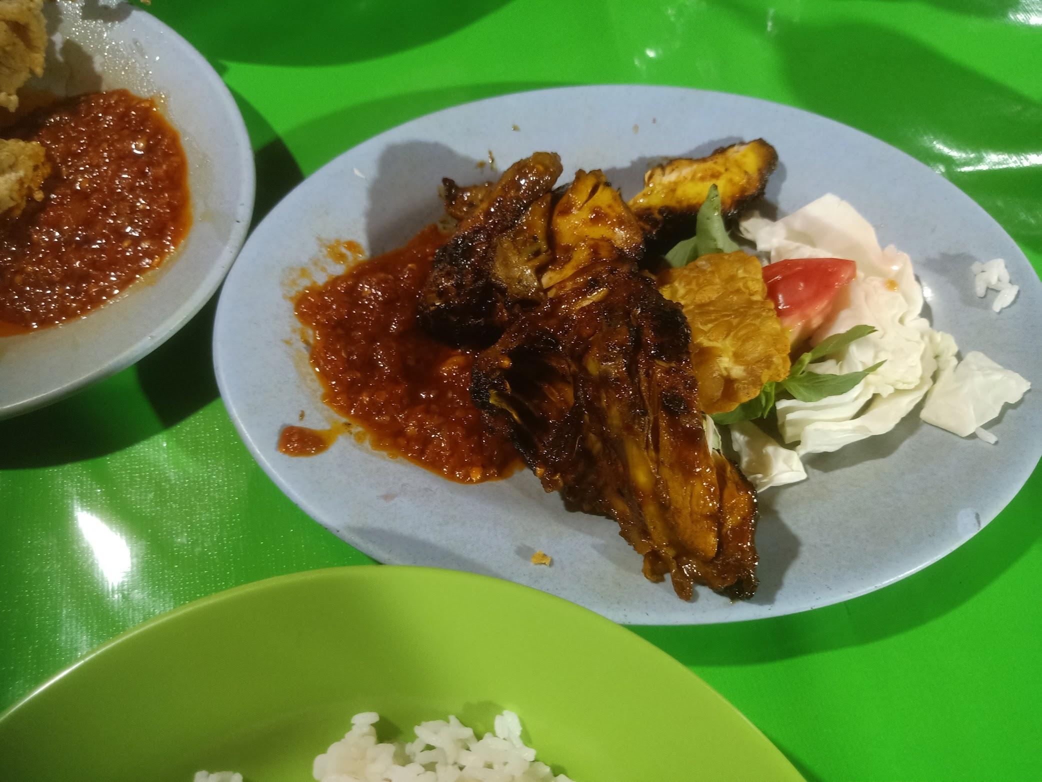Seafood Dan Pecel Lele Bu Sri review