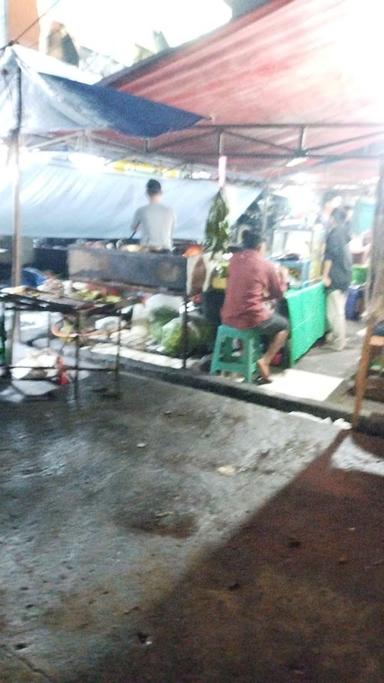 https://horego-prod-outlets-photos.s3.ap-southeast-3.amazonaws.com/horego.com/kemuning/restaurant/seafood-dan-pecel-lele-bu-sri/review/thumbnail/af1qipncyrdwf2avhyzbfo5lfohry10pbsmceacbewfr.jpg