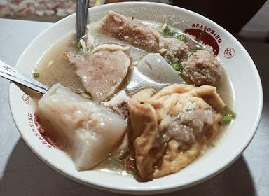 https://horego-prod-outlets-photos.s3.ap-southeast-3.amazonaws.com/horego.com/kenjeran/restaurant/bakso-kulit-sapi-istimewa/review/thumbnail/af1qippxzqkb4wtjrdv-kkxvjvc3peh0k9fupyty9i1r.jpg