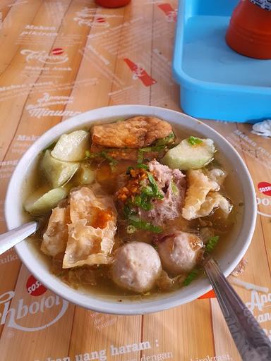 https://horego-prod-outlets-photos.s3.ap-southeast-3.amazonaws.com/horego.com/kepanjen/restaurant/bakso-urat-goyang-lidah/review/thumbnail/af1qipn2lj8wdjjzmwmi85xcse11ylonm_x28zzgb33z.jpg