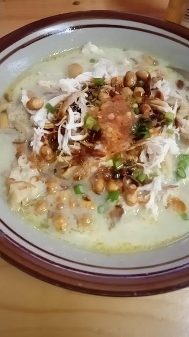 https://horego-prod-outlets-photos.s3.ap-southeast-3.amazonaws.com/horego.com/kepanjen/restaurant/bubur-ayam-salwa-kepanjen/review/thumbnail/af1qipnsvgyhh775xwlelienek7a5oq7vgcywaojncb8.jpg