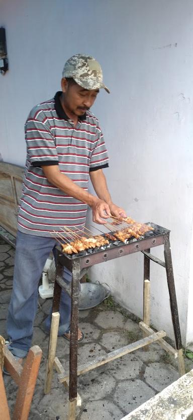 https://horego-prod-outlets-photos.s3.ap-southeast-3.amazonaws.com/horego.com/kepanjen/restaurant/kedai-sate-ayamku/review/thumbnail/af1qipnfexz0madr-_pdmi7bdrshxyqcwsqdp9byay6w.jpg