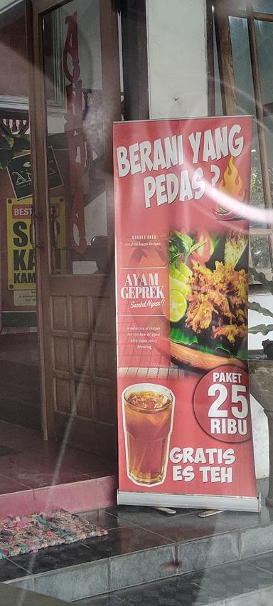 https://horego-prod-outlets-photos.s3.ap-southeast-3.amazonaws.com/horego.com/kepanjen/restaurant/warung-anda/review/thumbnail/af1qippgiug0w7y10zjmdi1dzukzd1mgw6iyrfqrcxsv.jpg