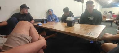 https://horego-prod-outlets-photos.s3.ap-southeast-3.amazonaws.com/horego.com/kepanjen/restaurant/warung-pak-untung-3/review/thumbnail/af1qipnq2ydjptkxmxpoc9wkx0wvqesr8epjg1gzmama.jpg