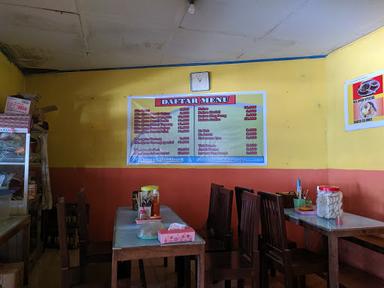 https://horego-prod-outlets-photos.s3.ap-southeast-3.amazonaws.com/horego.com/klaten-selatan/restaurant/mie-ayam-bakso-remaja-danguran/review/thumbnail/af1qippcngh6l3fhtfsddulk-kwrt4xond7cfzn8g-6b.jpg