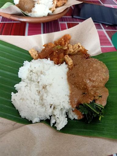 https://horego-prod-outlets-photos.s3.ap-southeast-3.amazonaws.com/horego.com/klaten-tengah/restaurant/gudeg-jogja-nona-anda/review/thumbnail/af1qipnb8q_hujjrcdt59gumeikray-lg1dc1rmx4asx.jpg