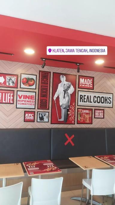 https://horego-prod-outlets-photos.s3.ap-southeast-3.amazonaws.com/horego.com/klaten-tengah/restaurant/kfc-royal-klaten/review/thumbnail/af1qipmfb-zkd1ypkzeetpvax5tlxyldb5olggmk6to5.jpg