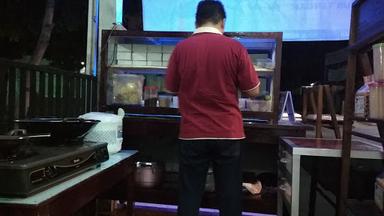 https://horego-prod-outlets-photos.s3.ap-southeast-3.amazonaws.com/horego.com/klaten-tengah/restaurant/nasi-kebuli-musthofa/review/thumbnail/af1qippxjefzghmqv1xhjkwcium4yx7ih-pv8zx_bcoi.jpg