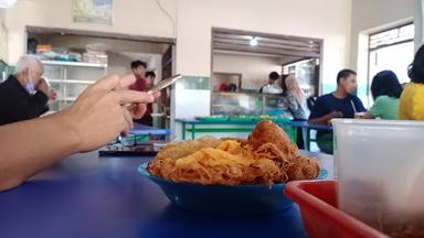 https://horego-prod-outlets-photos.s3.ap-southeast-3.amazonaws.com/horego.com/klaten-tengah/restaurant/sop-ayam-p-widodo/review/thumbnail/af1qipnxmdlfjgr17artns2ctntv4n_ordnpifuffrxw.jpg