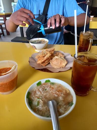 https://horego-prod-outlets-photos.s3.ap-southeast-3.amazonaws.com/horego.com/klaten-tengah/restaurant/soto-segeer-hj-fatimah/review/thumbnail/af1qipodrulwitnz51yb0ej9y6g0-r1g3jsueymldlor.jpg