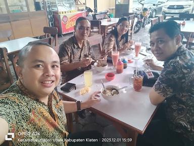 https://horego-prod-outlets-photos.s3.ap-southeast-3.amazonaws.com/horego.com/klaten-utara/restaurant/omah-bakso-gajah-mada/review/thumbnail/af1qipmvyhri1kfaiaqpww2x00sypr-hjtot62ieno5v.jpg