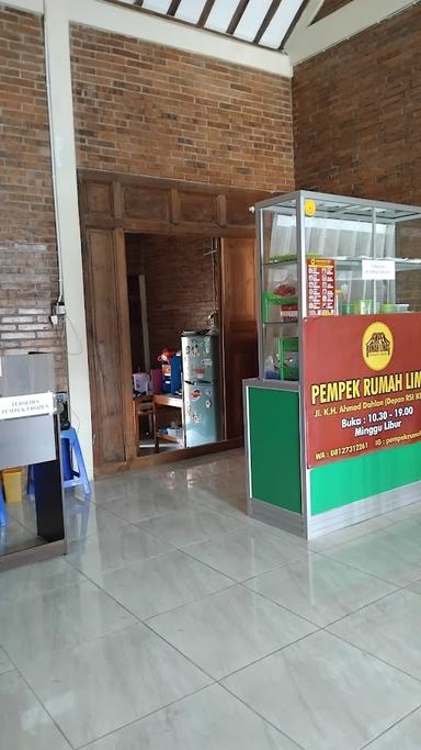 https://horego-prod-outlets-photos.s3.ap-southeast-3.amazonaws.com/horego.com/klaten-utara/restaurant/pempek-rumah-limas/review/thumbnail/af1qipmhnjqepcmfv1ho7bortpnivmz6uuantez_j7l3.jpg