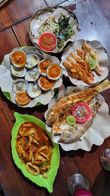 https://horego-prod-outlets-photos.s3.ap-southeast-3.amazonaws.com/horego.com/kuta/restaurant/ikan-bakar-bumbu-tuban/review/thumbnail/af1qipptzprhtr8laetw1zlrnoz6oxy8feayl2wdgd33.jpg