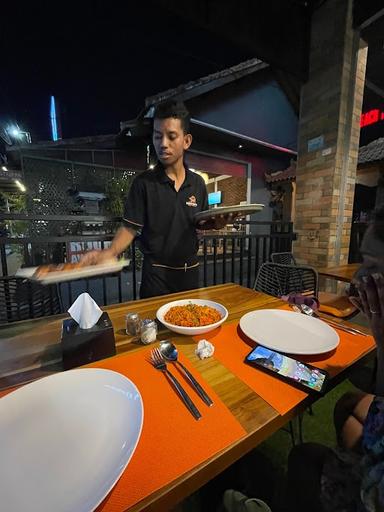 https://horego-prod-outlets-photos.s3.ap-southeast-3.amazonaws.com/horego.com/kuta/restaurant/kebabs-kurries-indian-restaurant-bar-kuta/review/thumbnail/af1qipmcnk45def1cdjegps2wjtnkpevmkzsuwikiyn8.jpg