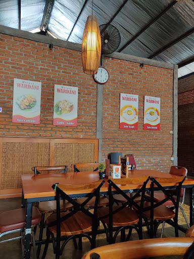 https://horego-prod-outlets-photos.s3.ap-southeast-3.amazonaws.com/horego.com/kuta/restaurant/warung-wardani-tuban/review/thumbnail/af1qipm4z8kzaupqir0mwc1aaguvvnt45wopofur8yqv.jpg