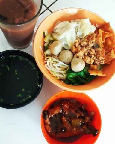 https://horego-prod-outlets-photos.s3.ap-southeast-3.amazonaws.com/horego.com/kuta-selatan/restaurant/hoki-mie/review/thumbnail/af1qippjto2ootqk4rnp8hpwvai7frr6kuxi2rlfflm5.jpg