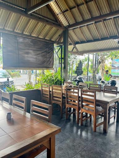 https://horego-prod-outlets-photos.s3.ap-southeast-3.amazonaws.com/horego.com/kuta-utara/restaurant/babi-guling-men-lari/review/thumbnail/af1qipnuqhrck4uat-u9e-s0oqxf9otioph2pdwcgtlr.jpg