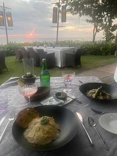 https://horego-prod-outlets-photos.s3.ap-southeast-3.amazonaws.com/horego.com/kuta-utara/restaurant/breeze-at-the-samaya-seminyak/review/thumbnail/af1qipmrfdiht0dobnahqogajg4-vjkbpdlqxtf8yvci.jpg