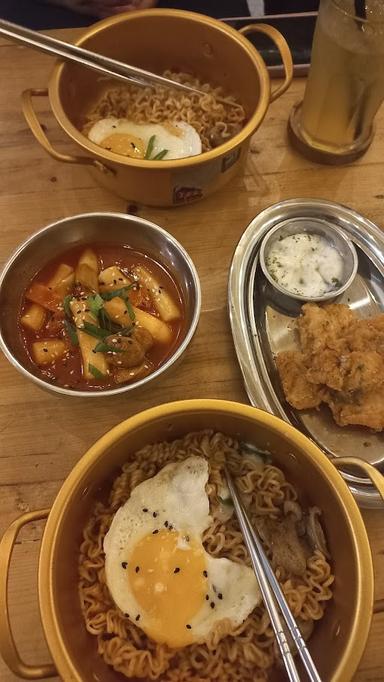 https://horego-prod-outlets-photos.s3.ap-southeast-3.amazonaws.com/horego.com/kuta-utara/restaurant/nami-chikin-korean-street-food/review/thumbnail/af1qipmmfukxx4x9kjrus0kd4ztw5pblzlccmlr-ef3r.jpg