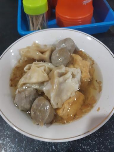 https://horego-prod-outlets-photos.s3.ap-southeast-3.amazonaws.com/horego.com/landasan-ulin/restaurant/bakso-malang-jack-arema/review/thumbnail/af1qipm2kadmr_letfai-9bbefqrkmppw63wszlkbtyy.jpg