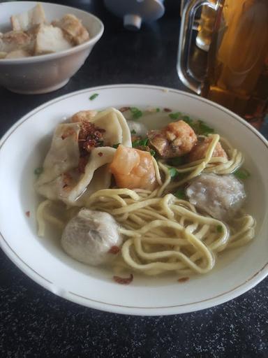 https://horego-prod-outlets-photos.s3.ap-southeast-3.amazonaws.com/horego.com/landasan-ulin/restaurant/bakso-malang-jack-arema/review/thumbnail/af1qipoeekwfv-daud1hdaufductkasnh-jl_76xhx6p.jpg