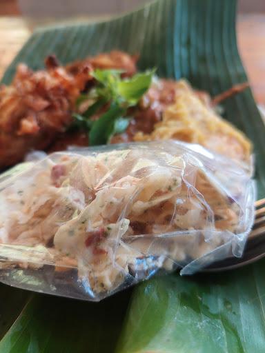 https://horego-prod-outlets-photos.s3.ap-southeast-3.amazonaws.com/horego.com/landasan-ulin/restaurant/nasi-pecel-somo-gambul-karangrejo/review/thumbnail/af1qipo3svby1b6uthiot_k5-fc-ilug9ziqhm_089fv.jpg