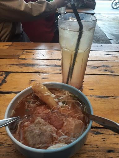 https://horego-prod-outlets-photos.s3.ap-southeast-3.amazonaws.com/horego.com/lawang/restaurant/bakso-mandi-mandi-bakso/review/thumbnail/af1qipof5zha1e-so6eoaqh2dktyp7ydknnvrsvfkmsi.jpg