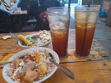 https://horego-prod-outlets-photos.s3.ap-southeast-3.amazonaws.com/horego.com/lawang/restaurant/bakso-mandi-mandi-bakso/review/thumbnail/af1qipozdmmdunxno5aspsns5ll3ahgnpnov-kyouxwu.jpg