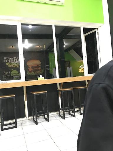 https://horego-prod-outlets-photos.s3.ap-southeast-3.amazonaws.com/horego.com/lawang/restaurant/burger-bangor-lawang/review/thumbnail/af1qipnz-j-gaxnt3mavitujvrjnqtvo7n4ozuq2gwqn.jpg