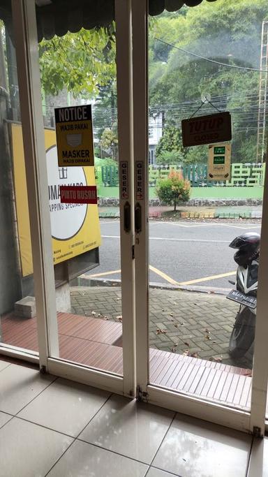 https://horego-prod-outlets-photos.s3.ap-southeast-3.amazonaws.com/horego.com/lawang/restaurant/warung-bu-tami/review/thumbnail/af1qippt_ymmcwpesu6ew9e7rvpdf2jik91quukera6_.jpg