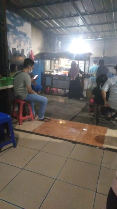 https://horego-prod-outlets-photos.s3.ap-southeast-3.amazonaws.com/horego.com/limo/restaurant/sate-abah-latief-mat-bawok-/review/thumbnail/af1qipnllaygnnxiidxqgz0smcvvmoyrkzq4mt8c8-a2.jpg