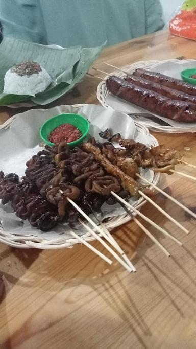 https://horego-prod-outlets-photos.s3.ap-southeast-3.amazonaws.com/horego.com/limo/restaurant/waroeng-pecel-kinanti/review/thumbnail/af1qipo_4n4_g0qjn4vopzt_rsmfsfdwbfixfodw_eww.jpg