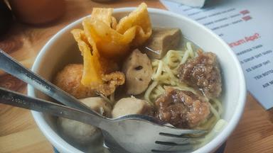 https://horego-prod-outlets-photos.s3.ap-southeast-3.amazonaws.com/horego.com/mampang-prapatan/restaurant/bakso-nyuknyang-makassar-by-galaxen/review/thumbnail/af1qippdwknvhmhiosoawc2qkyzeezydwtzzycous6sn.jpg