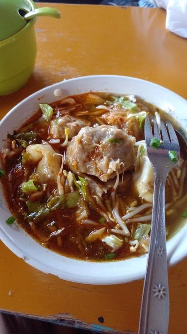 https://horego-prod-outlets-photos.s3.ap-southeast-3.amazonaws.com/horego.com/manyar/restaurant/bakso-sayur-sari-rasa-mie-ayam/review/thumbnail/af1qipmvisktk5xlyukmwmzjc3ymfecnnqslnwmbg3kk.jpg