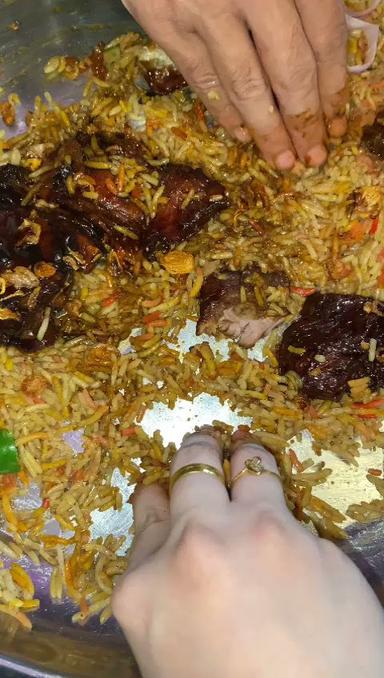 https://horego-prod-outlets-photos.s3.ap-southeast-3.amazonaws.com/horego.com/martapura/restaurant/outlet-briyani-chicken-azali/review/thumbnail/af1qipmjndab-iqy25ldbiii6pzkznzwbwex9ytnqovu.jpg