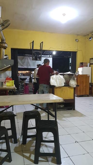 https://horego-prod-outlets-photos.s3.ap-southeast-3.amazonaws.com/horego.com/matraman/restaurant/ayam-gepuk-pak-gembus-cipinang/review/thumbnail/af1qipm_anegcol2qa_naj-ugefutzckrcnrxgypx_zu.jpg