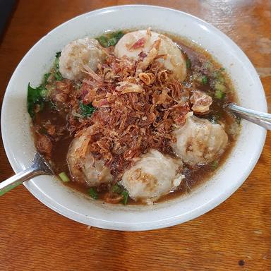 https://horego-prod-outlets-photos.s3.ap-southeast-3.amazonaws.com/horego.com/matraman/restaurant/bakso-idola/review/thumbnail/af1qiposatywyumlvhma91j5nlpv7qmbjvjaymb7u0pf.jpg