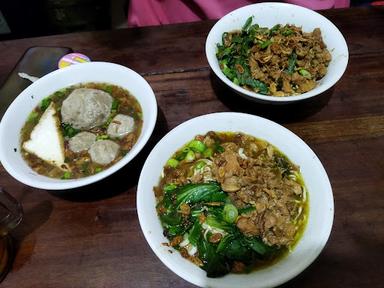 https://horego-prod-outlets-photos.s3.ap-southeast-3.amazonaws.com/horego.com/matraman/restaurant/bakso-mas-kubil/review/thumbnail/af1qipo3-kvthget2ueahdm-bukmbmg5kvwpohs5ebyy.jpg