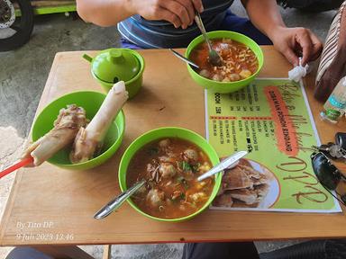 https://horego-prod-outlets-photos.s3.ap-southeast-3.amazonaws.com/horego.com/matraman/restaurant/bakso-mie-kocok-dpr/review/thumbnail/af1qipmnuhirzvw1kztk9iziwv0yhadnrnt98q4mvq6l.jpg