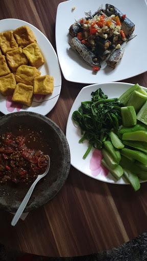 Rumah Makan Hijau Daun review