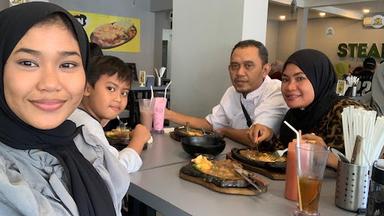 https://horego-prod-outlets-photos.s3.ap-southeast-3.amazonaws.com/horego.com/matraman/restaurant/waroeng-steak-shake-utan-kayu-raya-jakarta/review/thumbnail/af1qipm-o9tvqszaeurpopnqehycjv6jkg40ddd6bitx.jpg