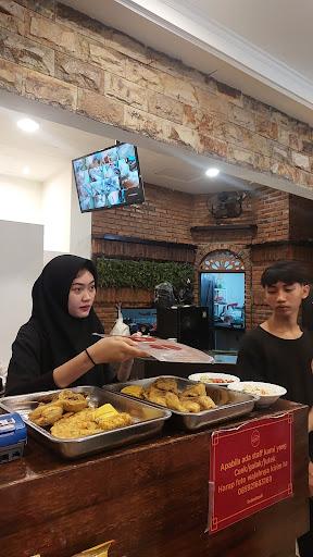 https://horego-prod-outlets-photos.s3.ap-southeast-3.amazonaws.com/horego.com/medan-baru/restaurant/sambal-dadak-sunda-medan/review/thumbnail/af1qipnwd24vlcuvxzcpxhaurjutlttemdxxzsqtal53.jpg