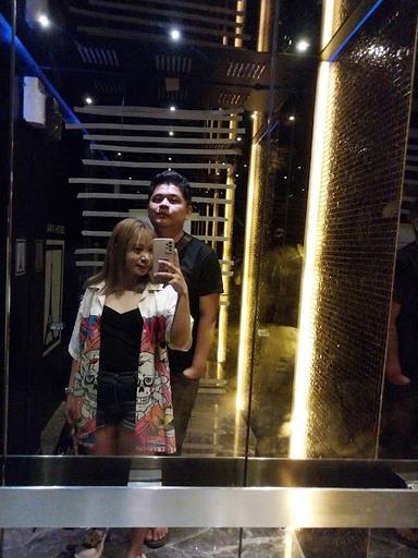 https://horego-prod-outlets-photos.s3.ap-southeast-3.amazonaws.com/horego.com/medan-petisah/bar/cello-skypool-lounge-bar/review/thumbnail/af1qipmywpnxokqvjdekzgncrkbpsjp2v-fmri1yvqpv.jpg