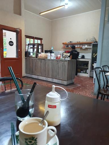 https://horego-prod-outlets-photos.s3.ap-southeast-3.amazonaws.com/horego.com/medan-petisah/coffee-shop/seminggu-kopitiam/review/thumbnail/af1qipm95kt42wdymh0e_zqjagbciqgpqbnot7ijblrm.jpg