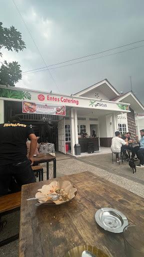 https://horego-prod-outlets-photos.s3.ap-southeast-3.amazonaws.com/horego.com/medan-petisah/restaurant/entes-catering-rumah-prasmanan-kopi/review/thumbnail/af1qippqquocvpbvgswwxmgqtkckrfra7qnqsd020uu-.jpg