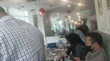 https://horego-prod-outlets-photos.s3.ap-southeast-3.amazonaws.com/horego.com/medan-petisah/restaurant/fountain/review/thumbnail/af1qipnzi5d04lnuw1ssd0mii-xoxlk_wqavzqiui37e.jpg