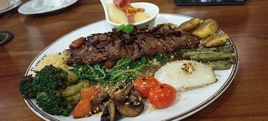 https://horego-prod-outlets-photos.s3.ap-southeast-3.amazonaws.com/horego.com/medan-petisah/restaurant/jj-steak-cambridge/review/thumbnail/af1qipnez1hphk0ib4itsp77rkz_cazhsaqduf0azb0e.jpg