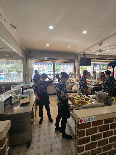 https://horego-prod-outlets-photos.s3.ap-southeast-3.amazonaws.com/horego.com/medan-petisah/restaurant/rumah-makan-bintang-bawal/review/thumbnail/af1qipm3rvqrerfsj8nadqlcojqqrnzojhk7agvloylv.jpg