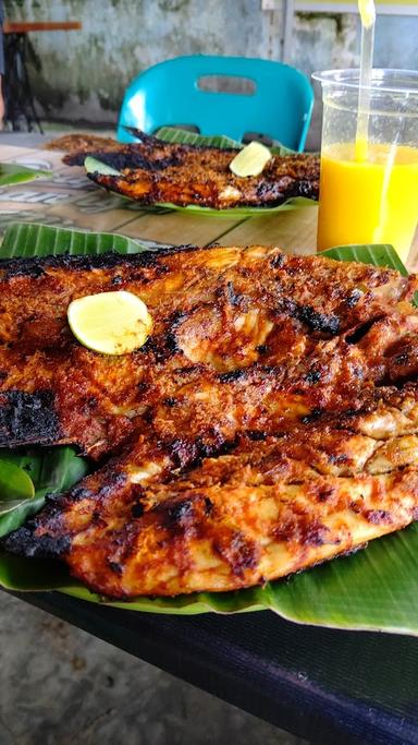 https://horego-prod-outlets-photos.s3.ap-southeast-3.amazonaws.com/horego.com/medan-petisah/restaurant/warung-ikan-bakar-halimah/review/thumbnail/af1qipmdfujlqhwbvhm-_f4dfwvmngsyklb8v9b3ldyr.jpg