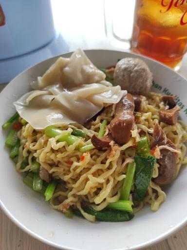 https://horego-prod-outlets-photos.s3.ap-southeast-3.amazonaws.com/horego.com/medan-satria/restaurant/mie-ayam-suka-baru-cabang-senen/review/thumbnail/af1qippddxfrudcme_yfdrdv6noxxtiq0mbwag831mgs.jpg